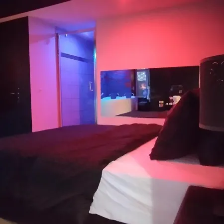 La Obscure Loveroom Jacuzzi Privatif Appartamento *