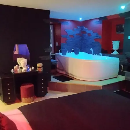 La Obscure Loveroom Jacuzzi Privatif Appartamento Saint-Amarin