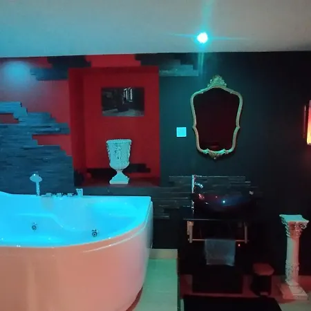 Апартаменты Loveroom Obscure