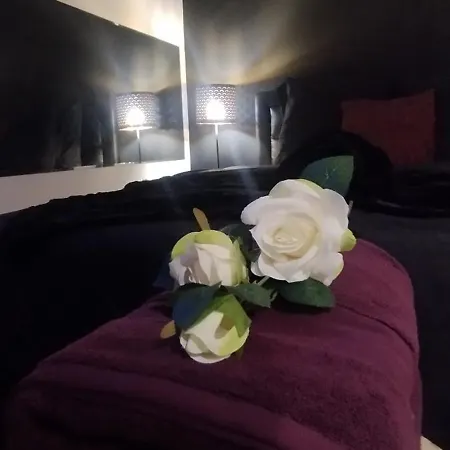 La Obscure Loveroom Jacuzzi Privatif * Saint-Amarin