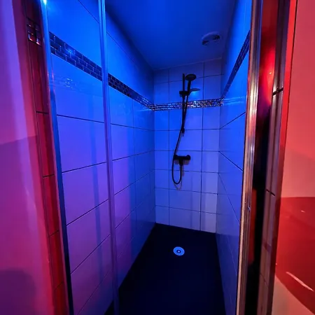 La Obscure Loveroom Jacuzzi Privatif *